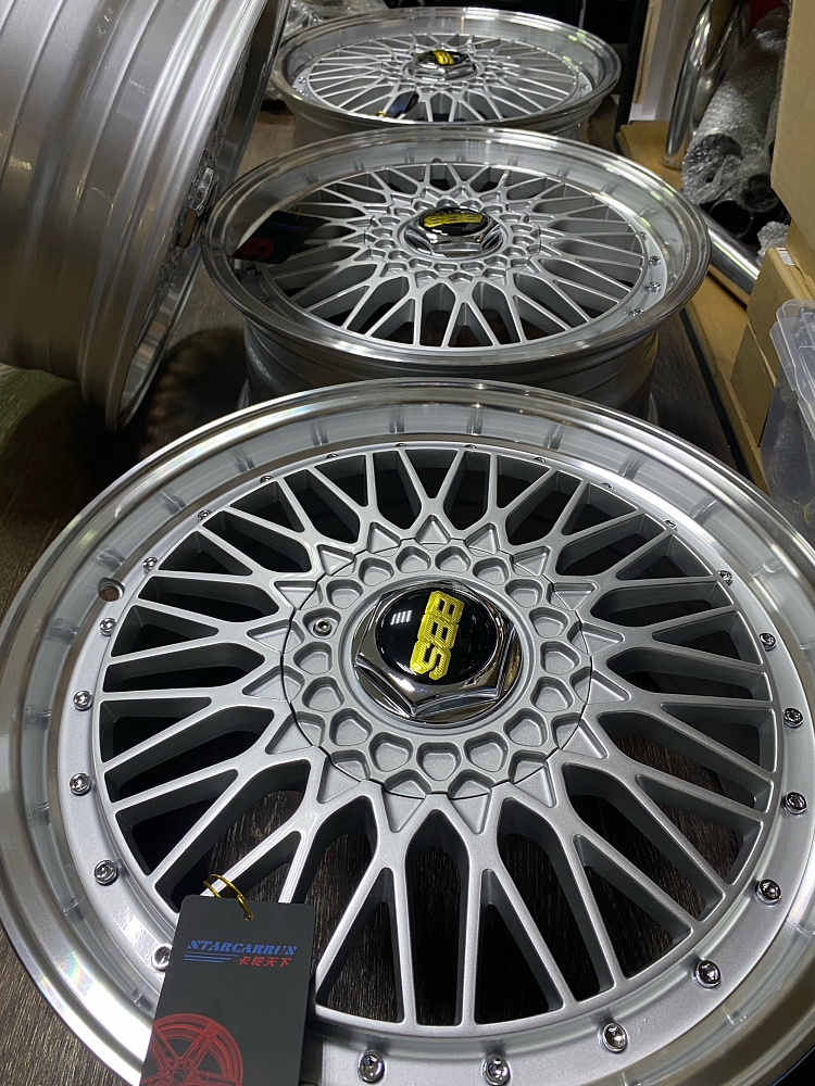 картинка Новые диски BBS RS R17 J7,5 ET35 5x120 серебро от магазина  StreetTuning