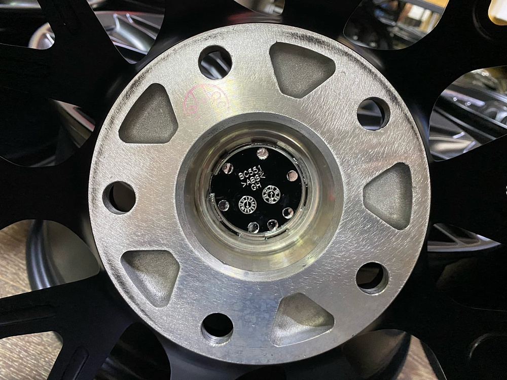 картинка Новые HRE P200 Replika R20 J8,5 ET45 5X130 черные от магазина  StreetTuning