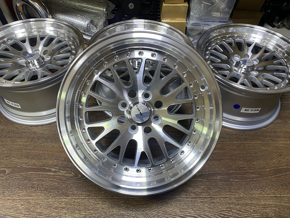 картинка Новые диски ESM 007 R15 J8 ET25 4X100, серебро от магазина  StreetTuning
