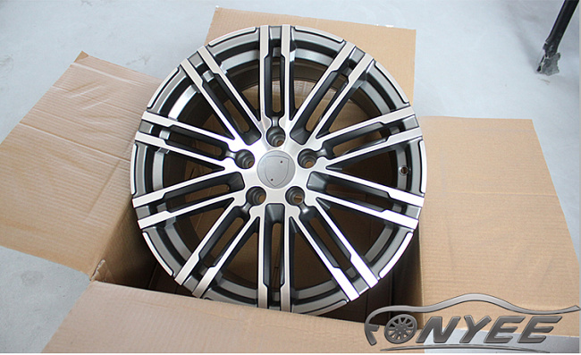 картинка Новые диски Porsche Macan wheels R18 5x112 ET21 J8 Серый глянец + серебро магазин  StreetTuning 