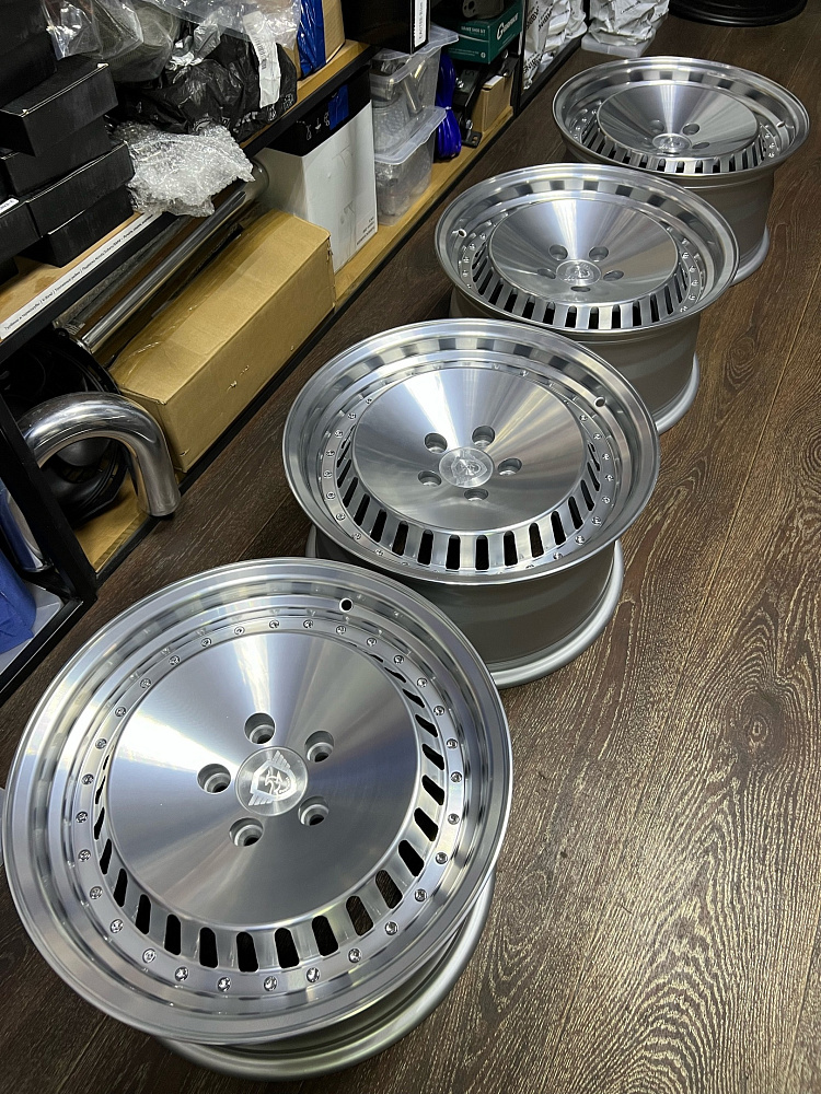 картинка Новые диски Stuttgart ST4 R16 J8 ET25 5X105 серебро от магазина  StreetTuning