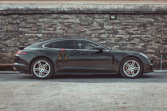 картинка Накладки на пороги, в стиле Sport Design, короткая версия, для Porsche Panamera 2017-2020 годов (971) магазин  StreetTuning 