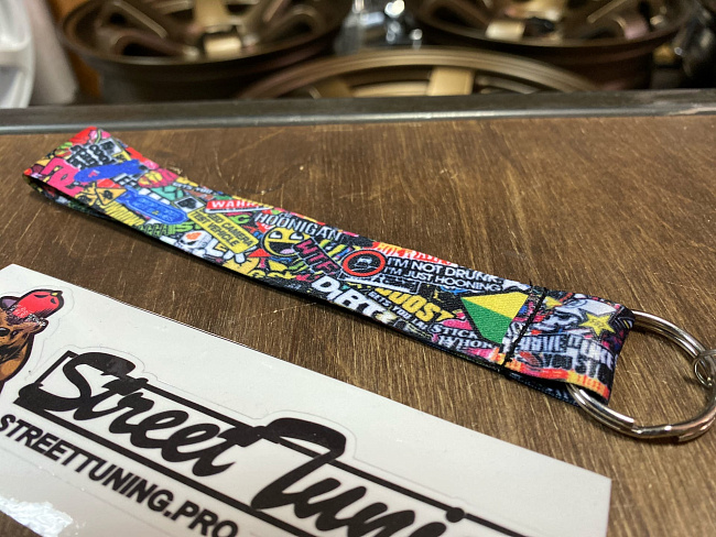 картинка Брелок для Ключей Stickerbom - тканевый магазин  StreetTuning 