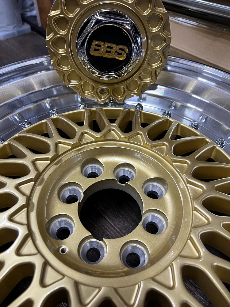 картинка Новые диски BBS RS R17 J8.5 ET30 4x100/114.3 золотые + полировка от магазина  StreetTuning