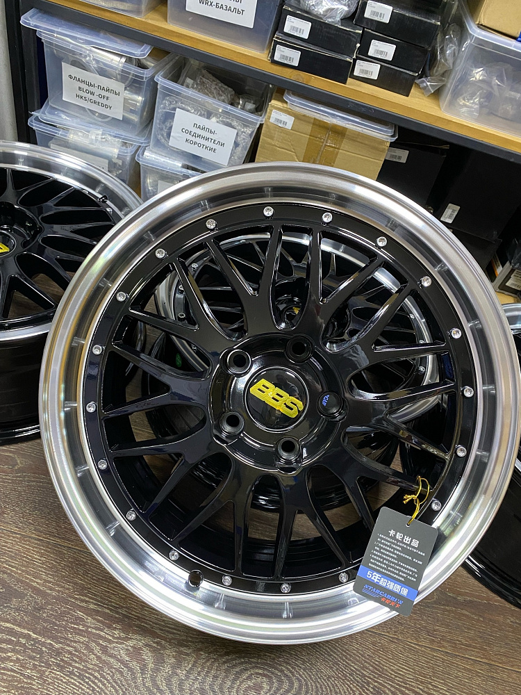 картинка Новые диски BBS LM R17 J7.5 ET38 5x114,3 черные с полировкой от магазина  StreetTuning