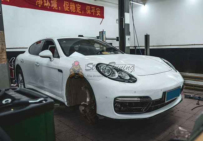картинка Передний бампер в сборе, в стиле GTS, с ДХО для Porsche Panamera 2014-2016 годов (970.2) магазин  StreetTuning 