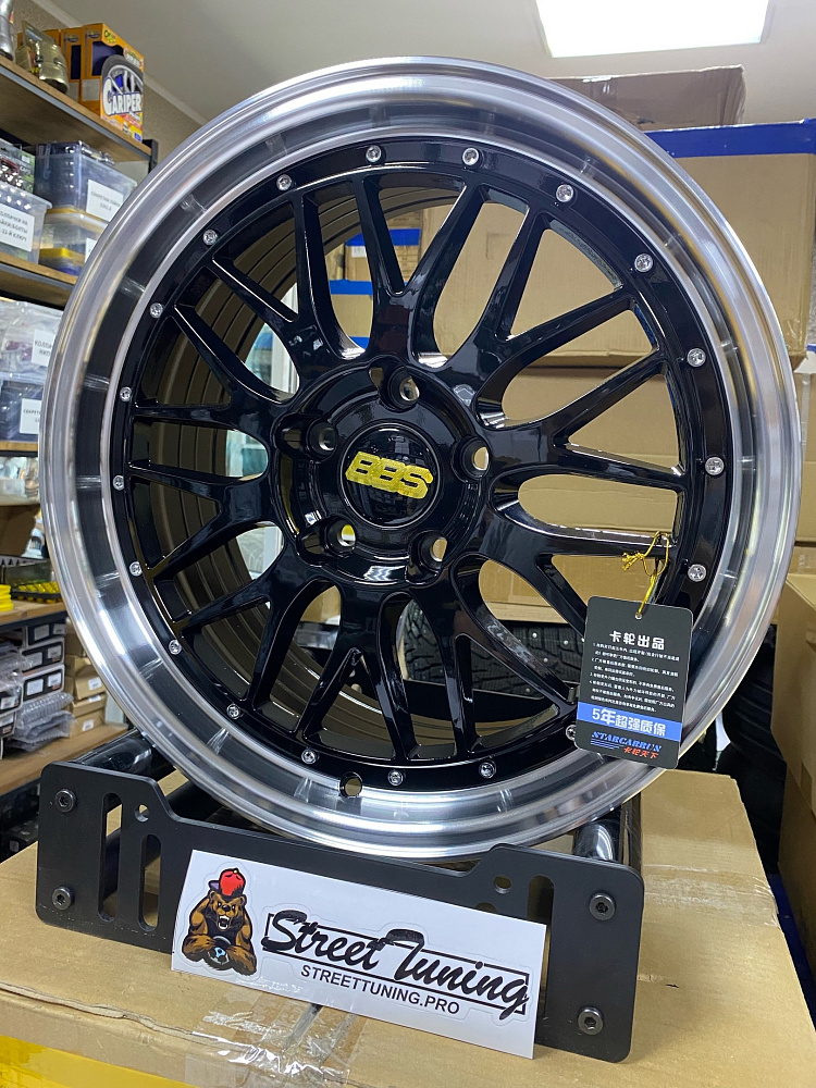 картинка Новые диски BBS LM R17 J7.5 ET38 5x114,3 черные с полировкой от магазина  StreetTuning