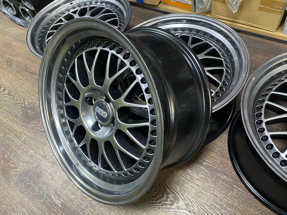 картинка Новые диски BBS LM R17 J8.5 ET30 4x100 Hyper Black от магазина  StreetTuning