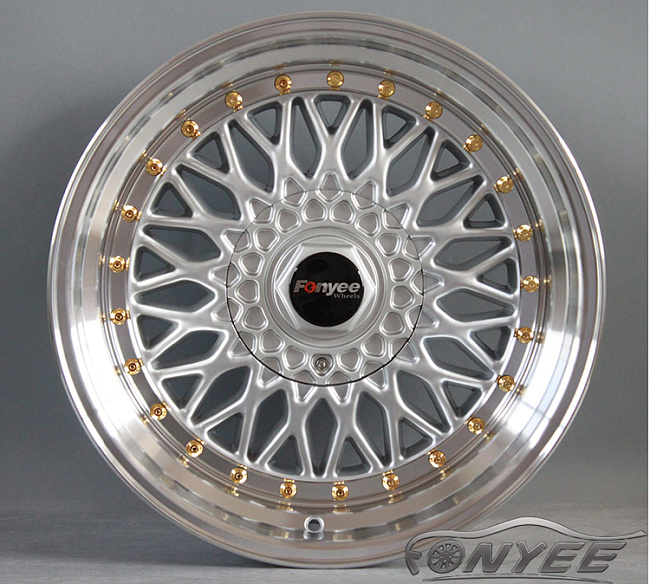 картинка Новые диски BBS RS R17 4X100/4X108 ET35 J7,5 серебро + золотистые болтики магазин  StreetTuning 