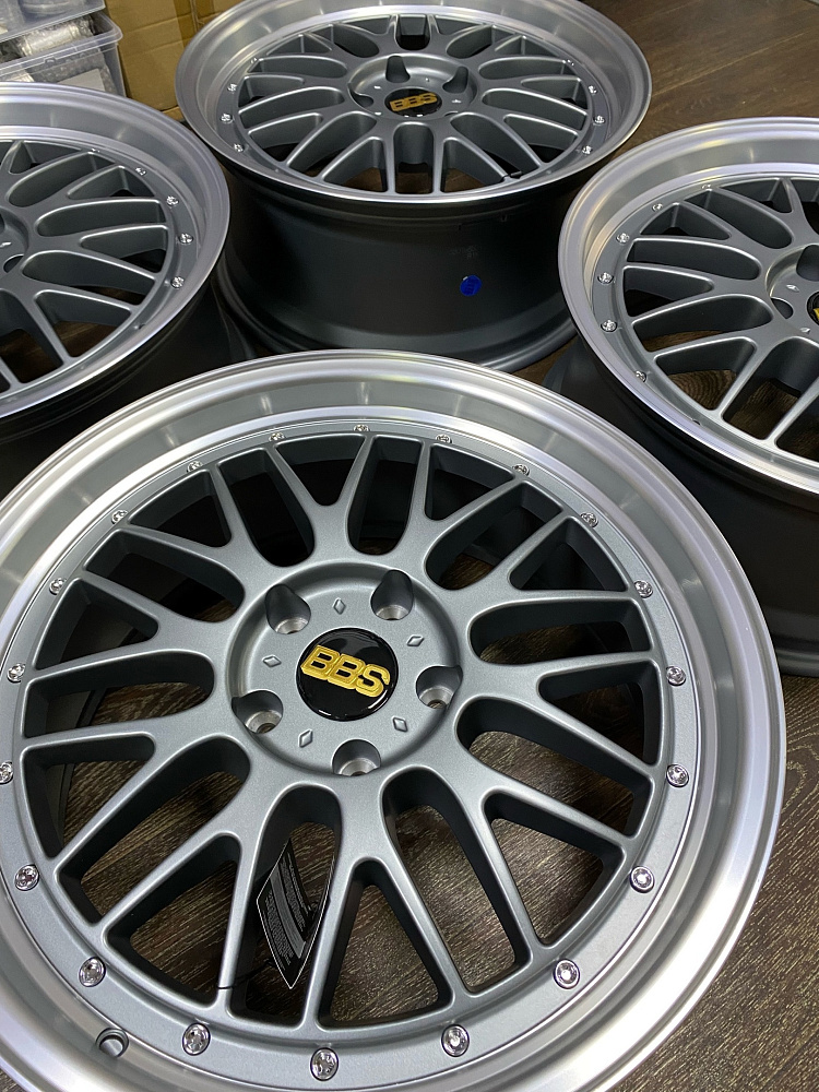 картинка Новые диски BBS LM R19 J8.5 ET35 5x120 Gunmetal от магазина  StreetTuning