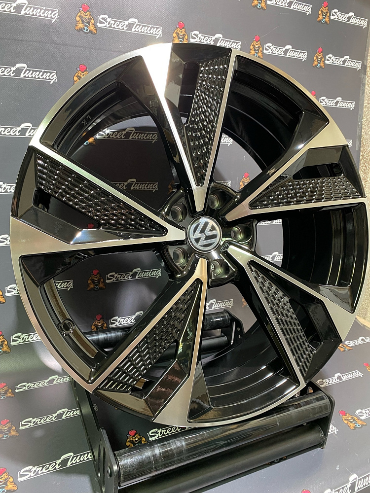 картинка Новые диски Audi RS6 Style Flow Forming R20 J8.5 ET35 5X114.3 от магазина  StreetTuning