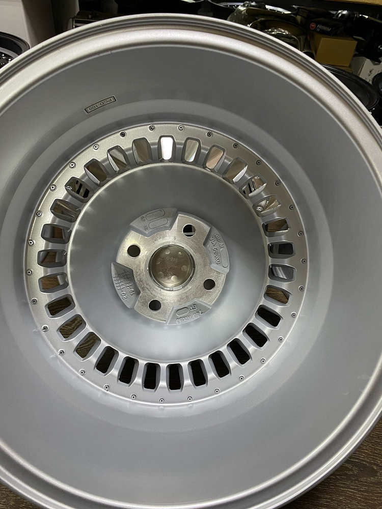 картинка Новые диски Stuttgart ST4 R15 J8 ET25 4X100 серебро от магазина  StreetTuning
