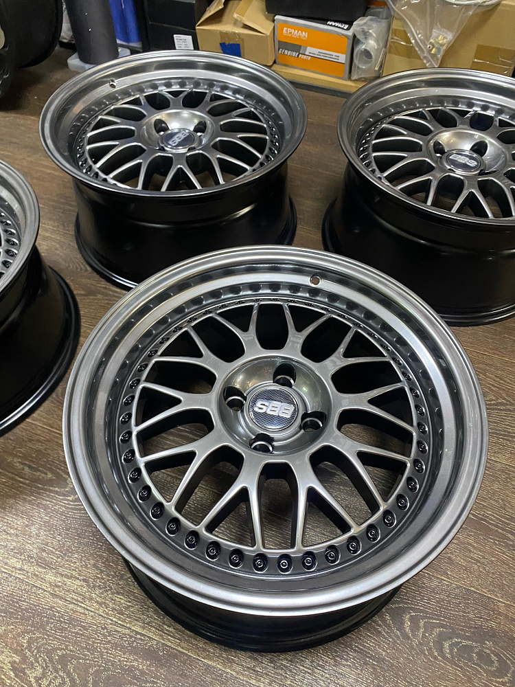 картинка Новые диски BBS LM R17 J8.5 ET30 4x100 Hyper Black от магазина  StreetTuning