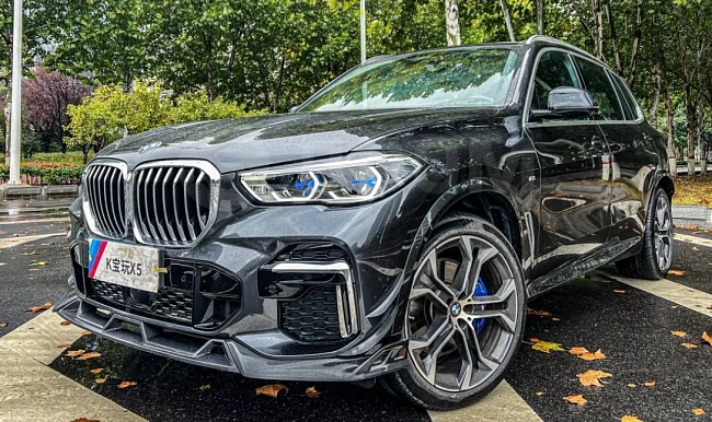 картинка Сплиттер (губа) на передний бампер для BMW X5 G05 M50i , карбон глянец магазин  StreetTuning 