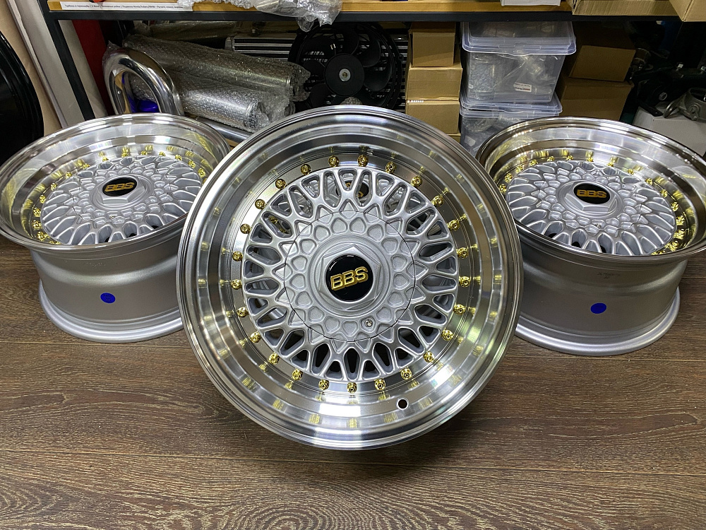 картинка Новые диски BBS RS R15 J8 ET20 4x100/114.3 серебро от магазина  StreetTuning