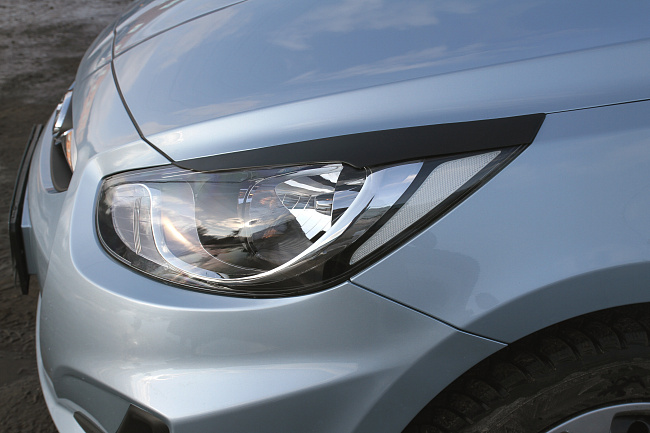 картинка Hyundai Solaris (седан) 2010—2013 (l дорестайлинг) Накладки на передние фары (реснички) компл.-2 шт. магазин  StreetTuning 