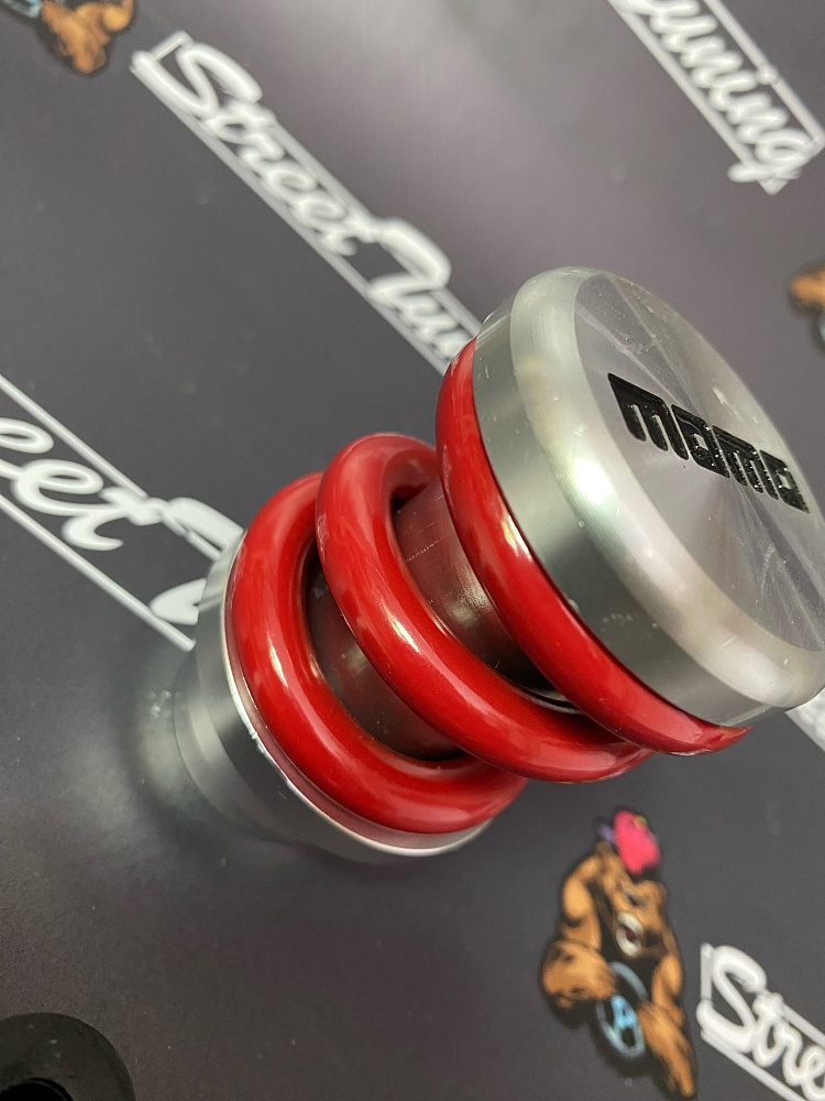 картинка Ручка КПП MOMO Springs в стиле койловера, серебро, пружина красная от магазина  StreetTuning