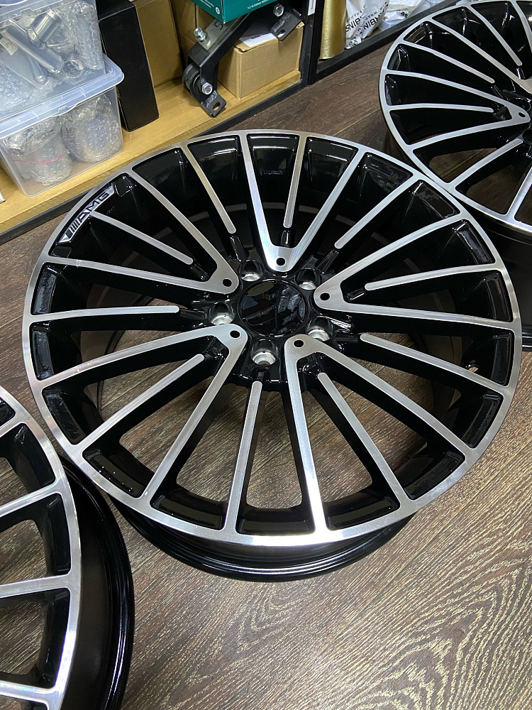 картинка Новые диски SL148 для Mercedes R18 J8 ET45 5X112 черные + серебро от магазина  StreetTuning