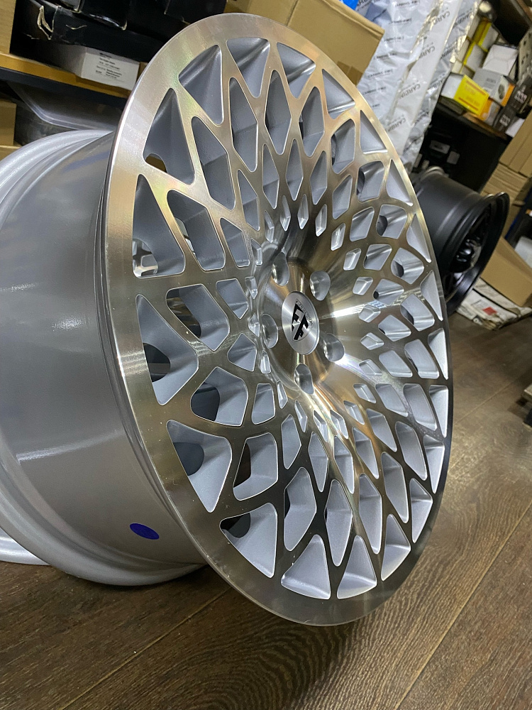 картинка Новые диски WCI CAST MT10 Replika R18 J8.5 ET40 5X108, серебро от магазина  StreetTuning