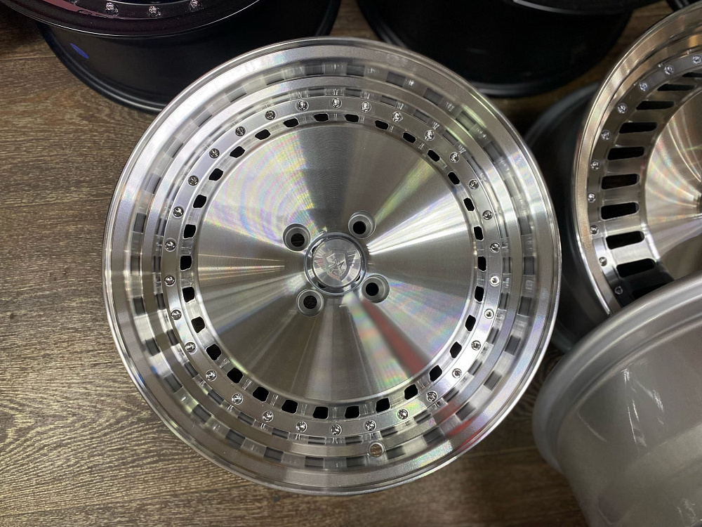 картинка Новые диски Stuttgart ST4 R15 J8 ET25 4X100 серебро от магазина  StreetTuning