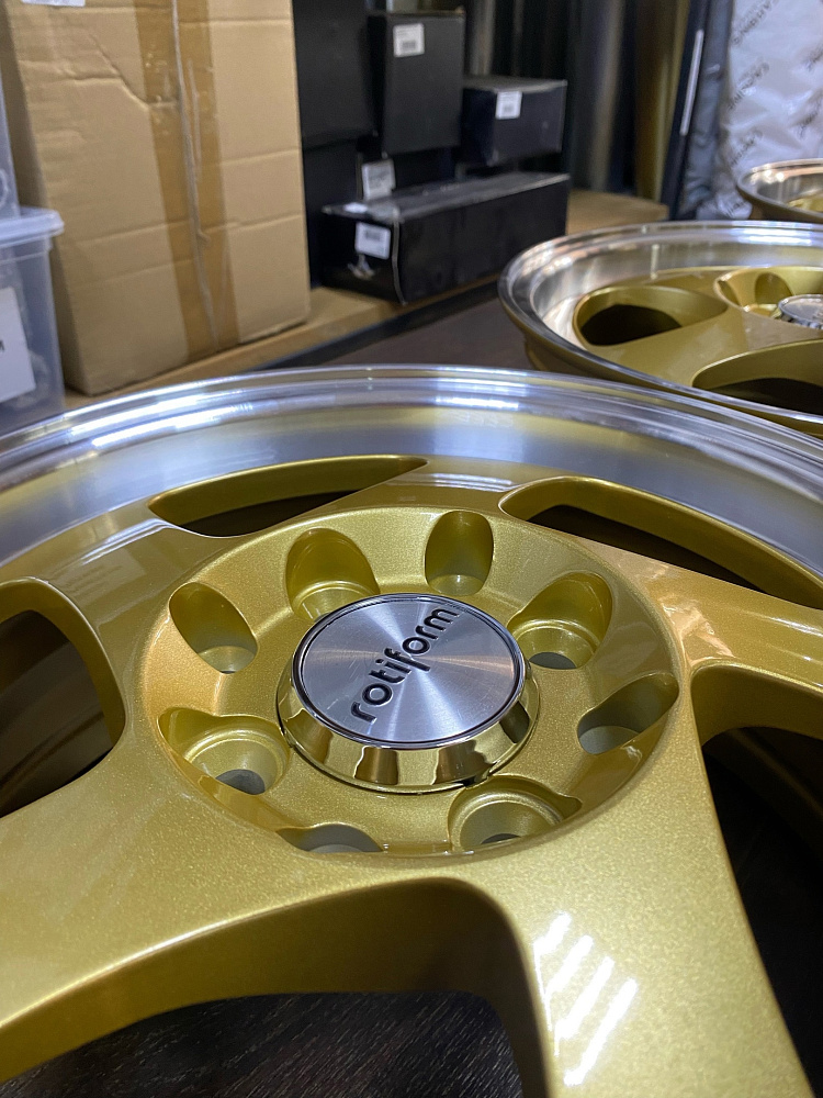 картинка Новые диски Rotifrom R14 J5,5 ET28 4x100/4x114.3 , золото + полировка от магазина  StreetTuning