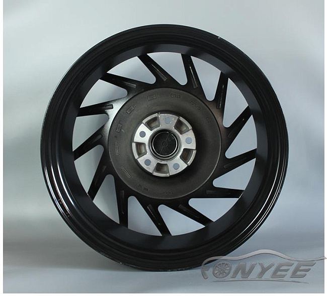 картинка Новые диски Vossen VLE1-L Replica R18 5X112 ET40 J8,5 черный мат магазин  StreetTuning 
