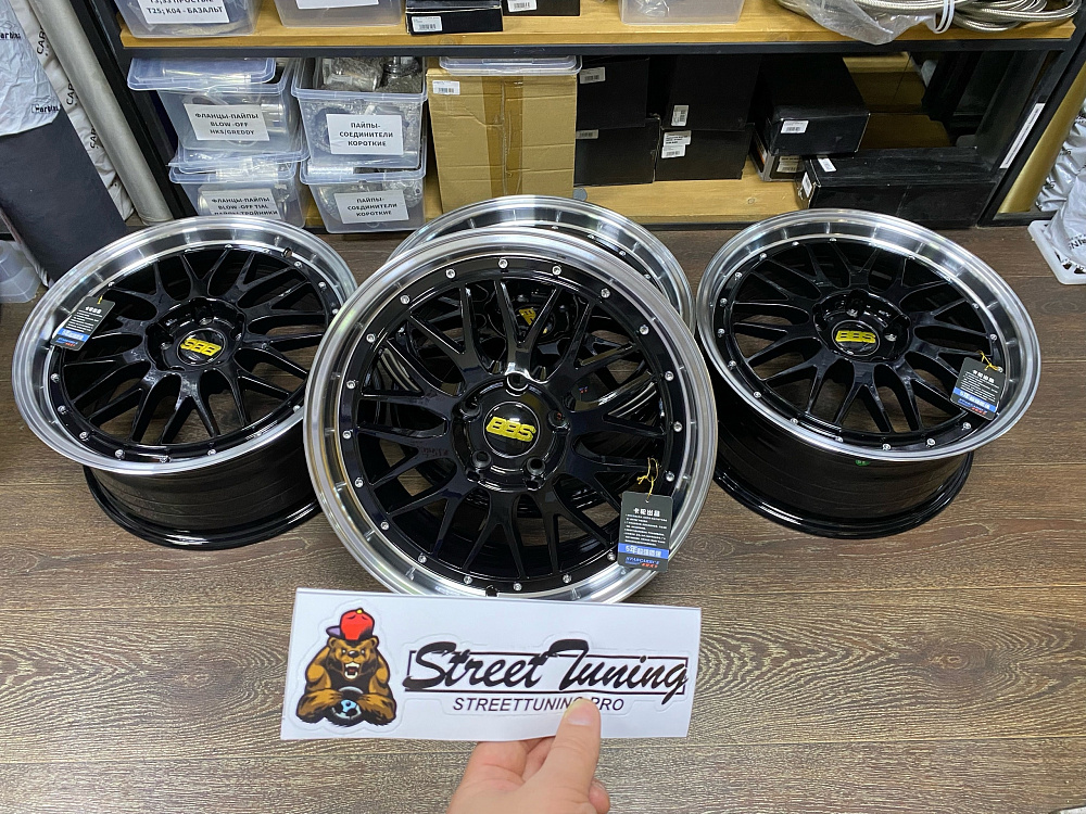 картинка Новые диски BBS LM R17 J7.5 ET38 5x114,3 черные с полировкой от магазина  StreetTuning