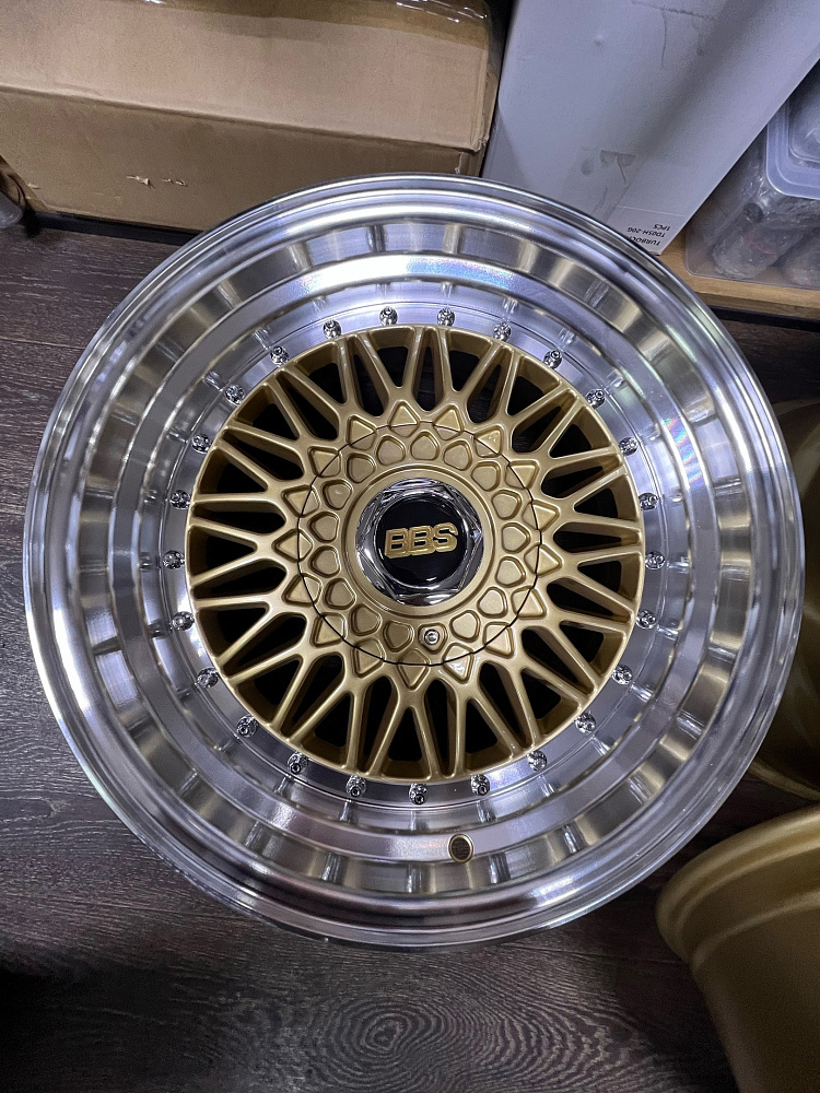 картинка Новые диски BBS RS R17 J8.5 ET30 4x100/114.3 золотые + полировка от магазина  StreetTuning