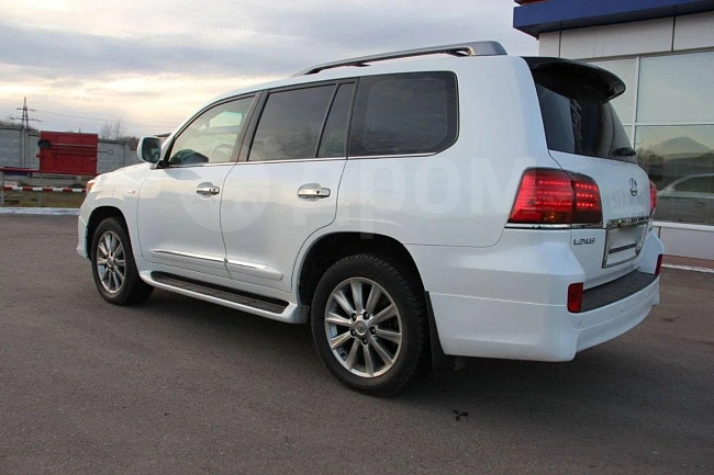 картинка Комплект обвесов Luxury Sport дорест для Lexus LX570 магазин  StreetTuning 