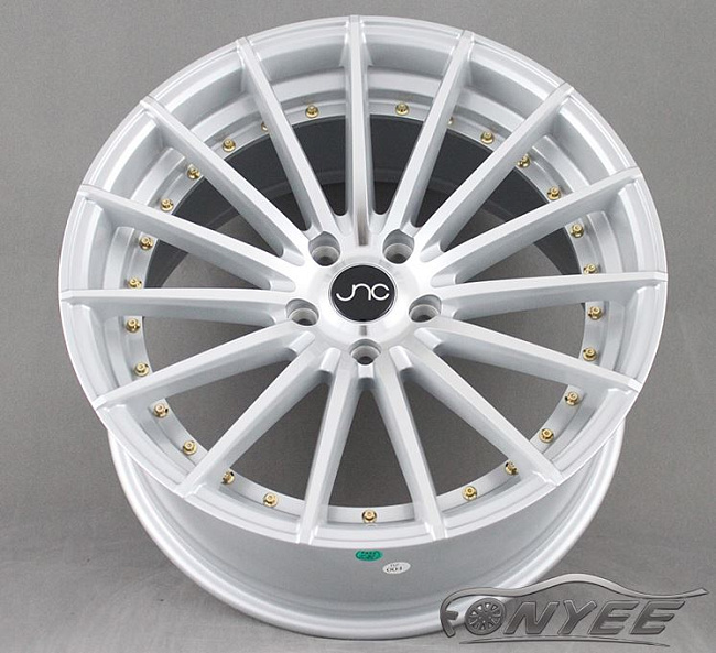 картинка Новые диски JNC 042 R20 5X114,3 ET38 J10 серебро + золотистые болтики магазин  StreetTuning 