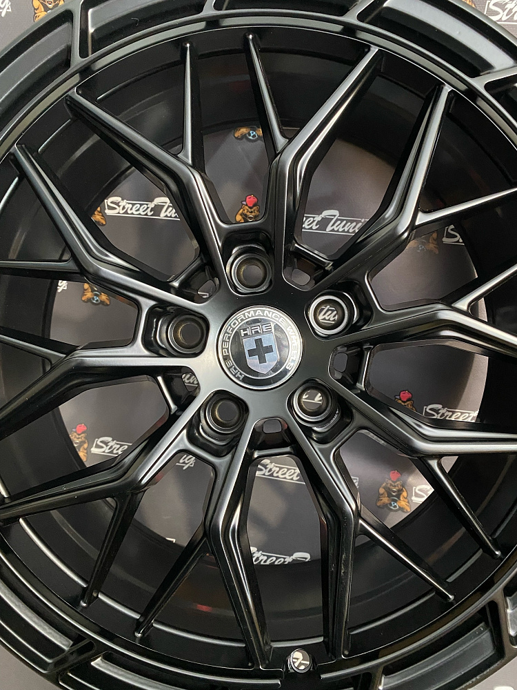картинка Новые диски HRE ZKX331 R18 J8 ET38 5X112, черные от магазина  StreetTuning