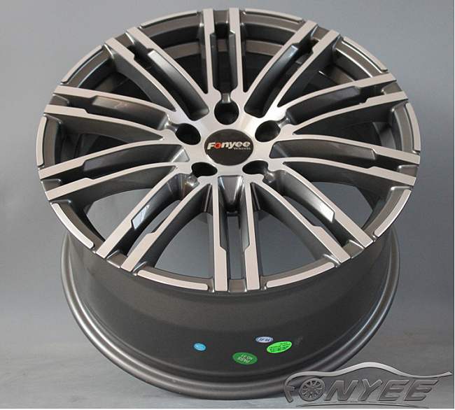 картинка Новые диски Porsche Macan wheels R18 5x112 ET21 J8 Серый глянец + серебро магазин  StreetTuning 