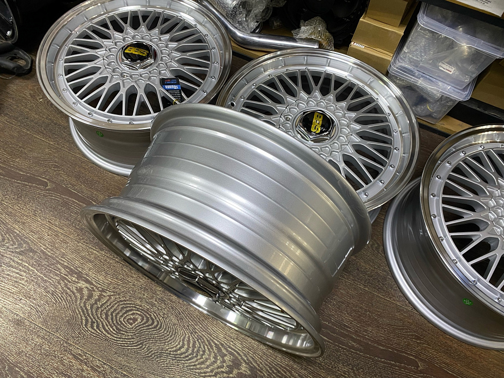 картинка Новые диски BBS RS R17 J7,5 ET35 5x120 серебро от магазина  StreetTuning