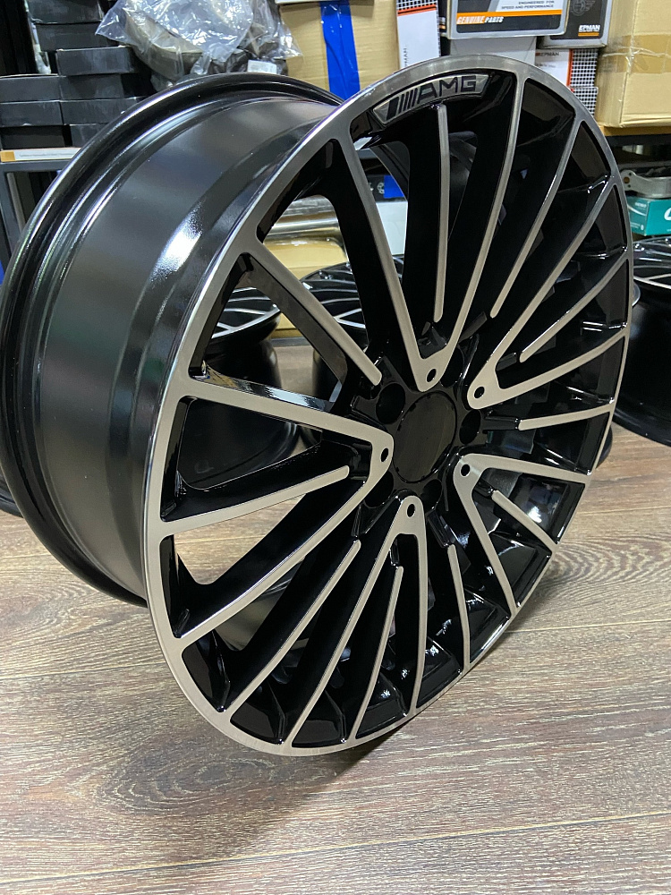 картинка Новые диски SL148 для Mercedes R18 J8 ET45 5X112 черные + серебро от магазина  StreetTuning