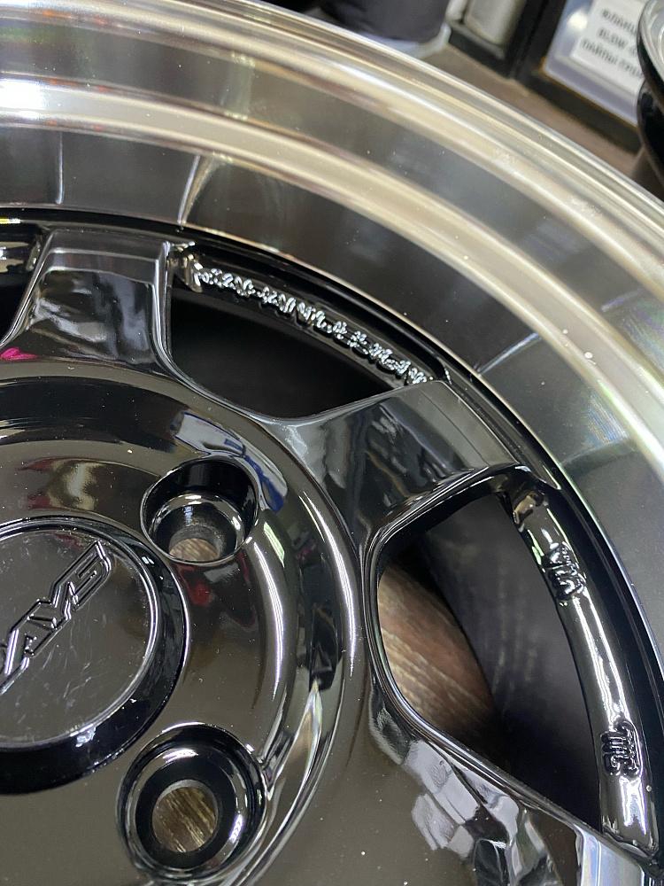 картинка Новые диски Rays TE37 R15 J8 ET15 4x100, черные от магазина  StreetTuning