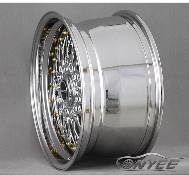 картинка Новые диски BBS RS R17 4X100/4X114,3 ET20 J8,5 хром серебро + золотистые болтики магазин  StreetTuning 