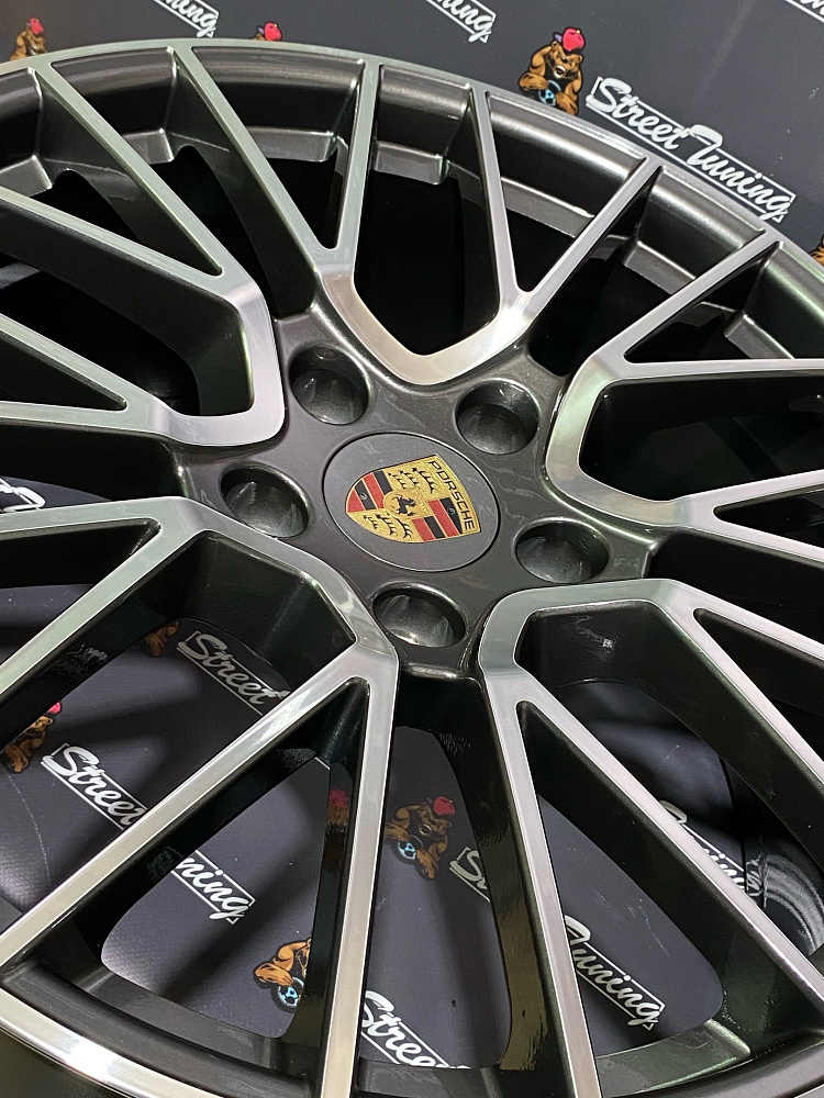картинка Новые диски в стиле Porsche DWS PR-704 R20 J9.5 ET46 5X130 серые от магазина  StreetTuning