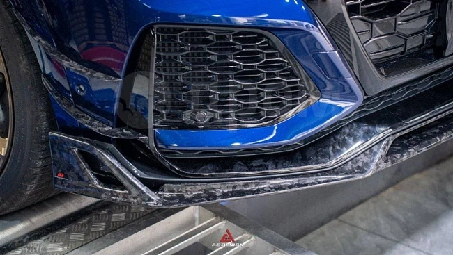картинка Сплиттер (губа) на передний бампер для Audi RSQ8 2021 , карбон глянец магазин  StreetTuning 