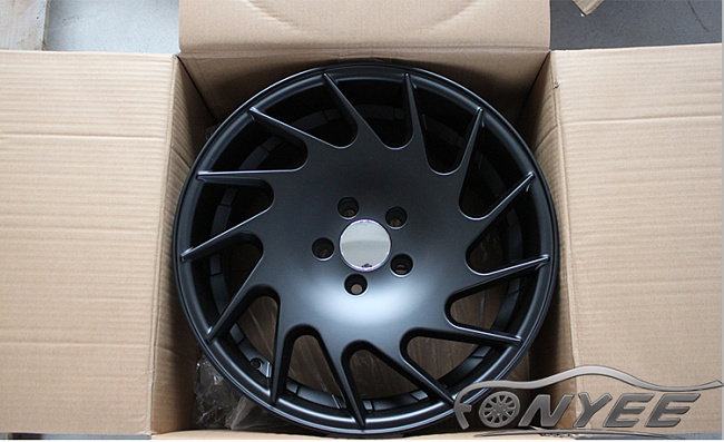 картинка Новые диски Vossen VLE1-R Replica R18 5X112 ET40 J8,5 черный мат магазин  StreetTuning 