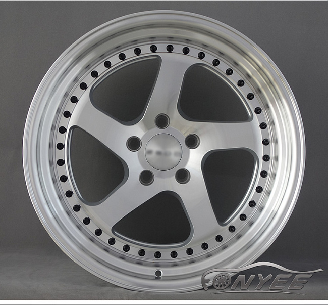 картинка Новые диски Rotiform TMB Flat R18 5х114,3 ET30 J9,5 серебро + черные болтики магазин  StreetTuning 
