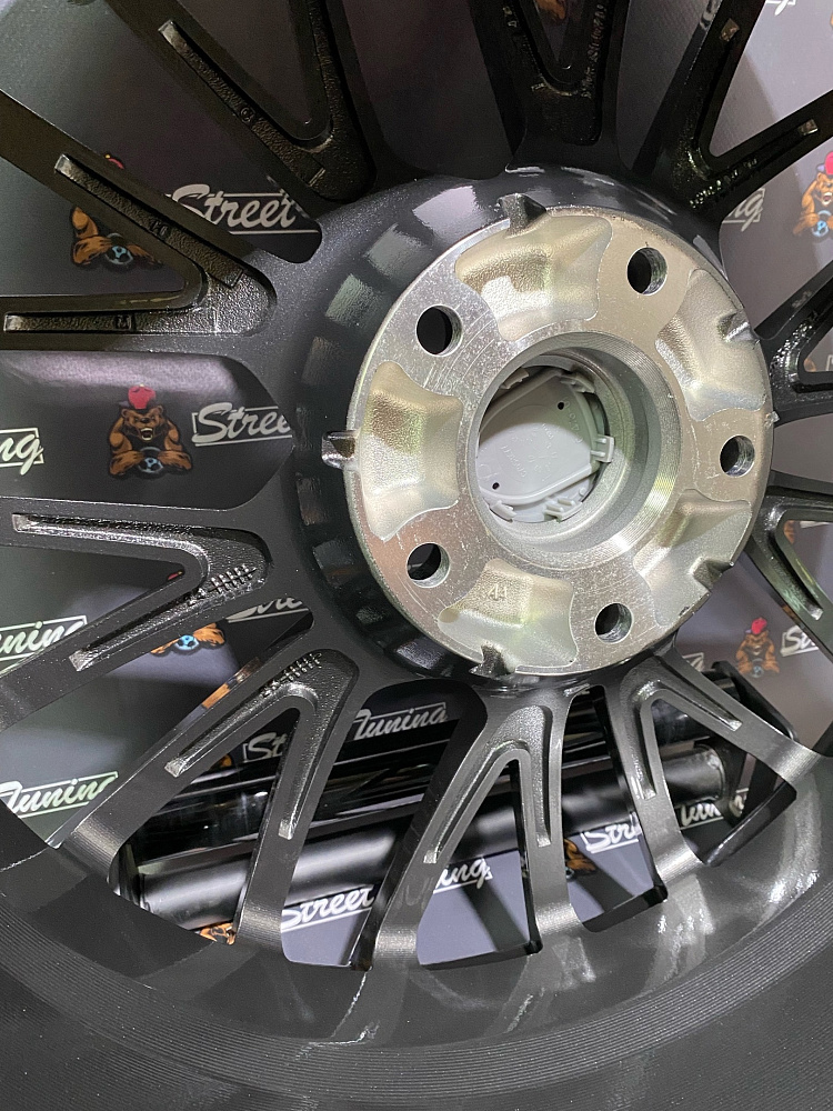 картинка Новые диски в стиле Porsche DWS PR-704 R20 J9.5 ET46 5X130 серые от магазина  StreetTuning