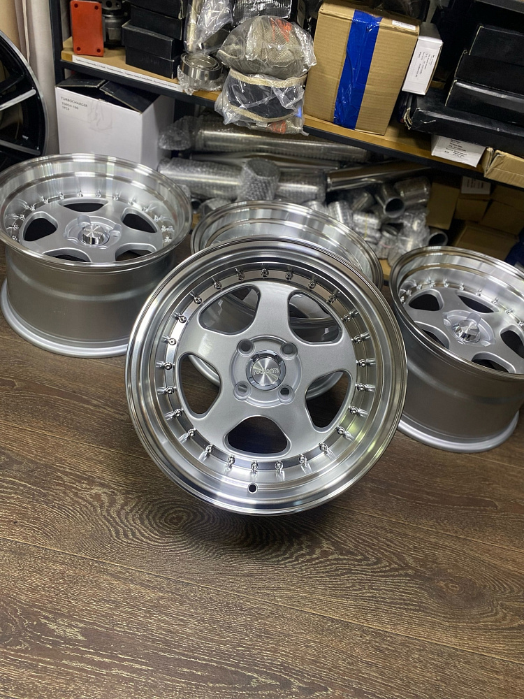 картинка Новые диски Rotiform Style R15 J8 ET20 4X100 серебро от магазина  StreetTuning