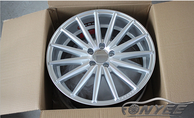 картинка Новые диски Vossen VFS2 Replica R17 5X100 ET35 J8,5 серебро магазин  StreetTuning 
