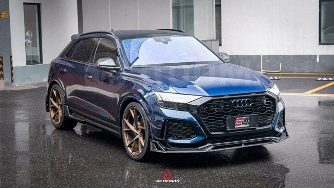 картинка Сплиттер (губа) на передний бампер для Audi RSQ8 2021 , карбон глянец магазин  StreetTuning 