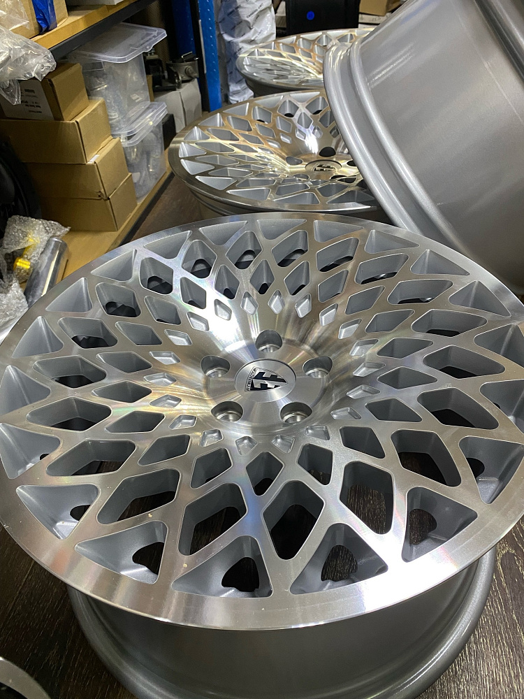 картинка Новые диски WCI CAST MT10 Replika R18 J8.5 ET40 5X108, серебро от магазина  StreetTuning