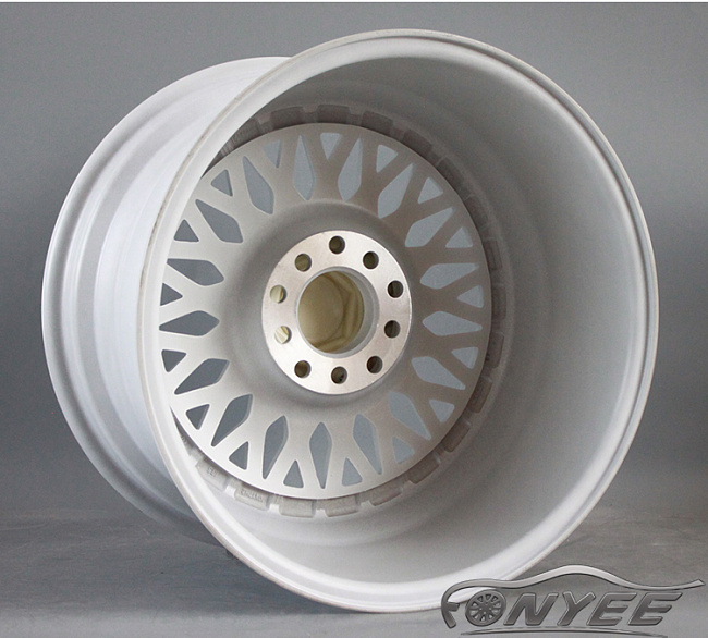 картинка Новые диски BBS RS R17 4X100/5X100 ET15 J10 белый глянец + золотистые болтики магазин  StreetTuning 