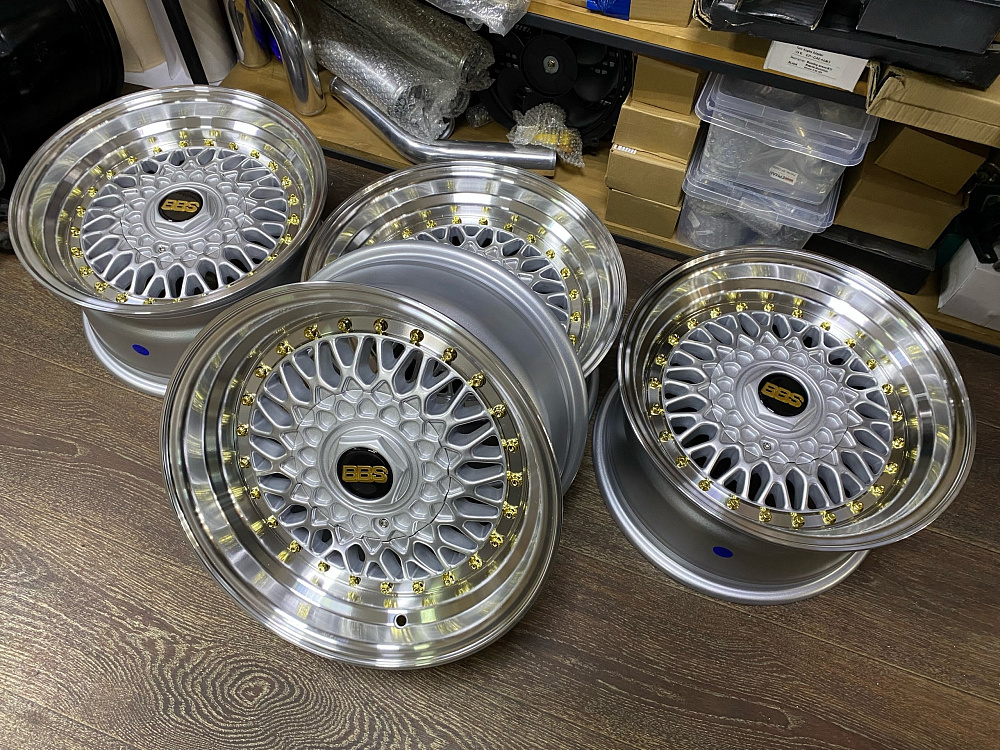 картинка Новые диски BBS RS R15 J8 ET20 4x100/114.3 серебро от магазина  StreetTuning