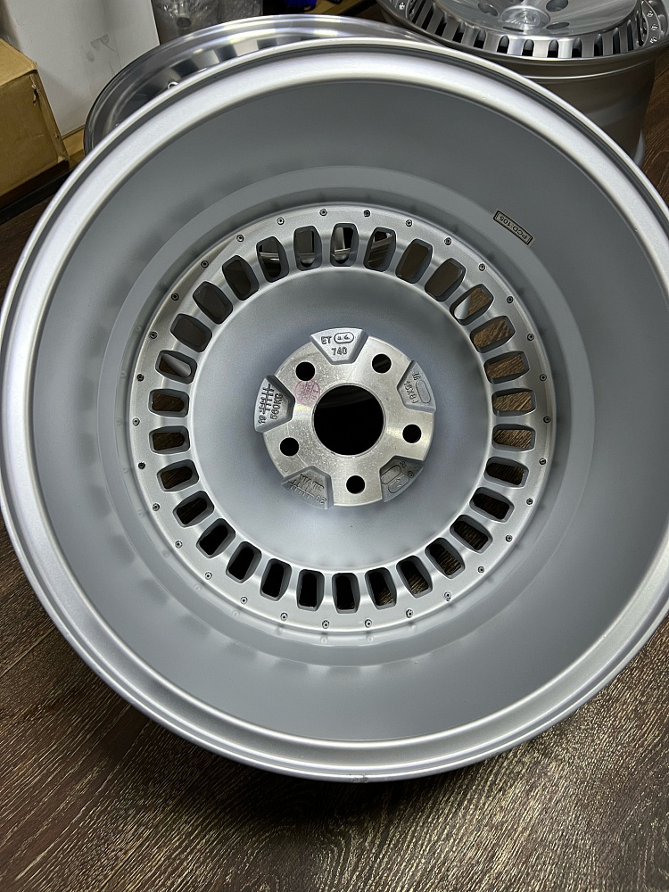 картинка Новые диски Stuttgart ST4 R16 J8 ET25 5X105 серебро от магазина  StreetTuning